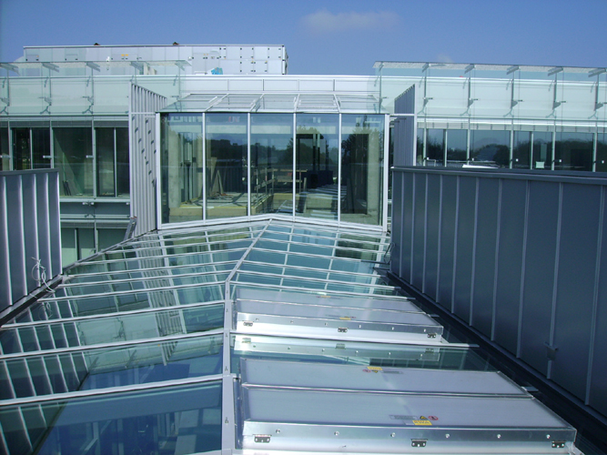Glasdach und Glasfassade mit Stahlunterkonstruktion
